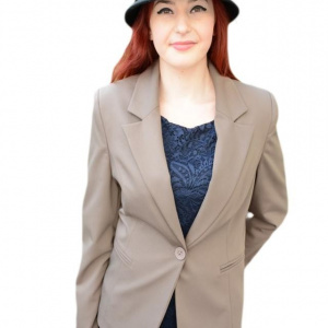 Sacou trendy, de culoare maro, accesorizata cu buzunare ascunse