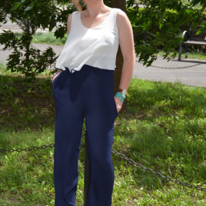 Salopeta eleganta de culoare bleumarin combinat cu voal alb