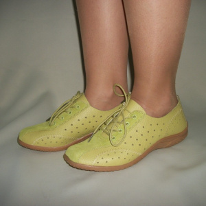 Adidas sport, de culoare verde, din piele cu design de decupaje