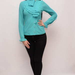 Bluza moderna cu volanase in fata, si design de nasturi aurii