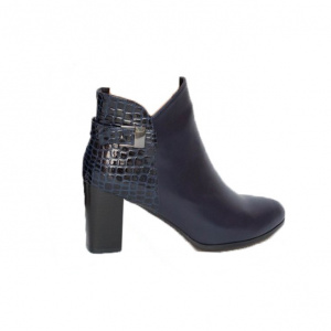 Botina bleumarin din piele ecologica mat-lucios cu design de curea