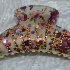 Cleste chic si rafinat cu design floral si cristale colorate aplicate