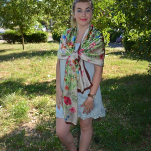 Esarfa casual-elegant cu design multicolor si paspoal maro inchis