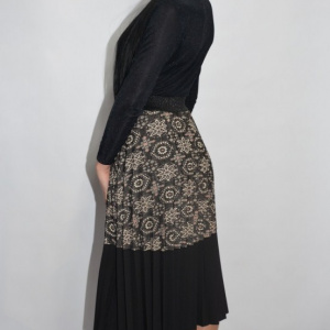 Fusta casual cu imprimeu vintaje de culoarea neagra