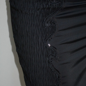 Fusta eleganta, neagra cu fronseuri pe sold si paiete