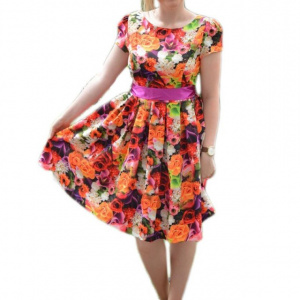 Rochie caasual cu design de flori multicolore si cordon din saten