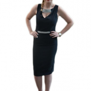 Rochie cambrata, de culoare neagra, model simplu cu decolteu mic