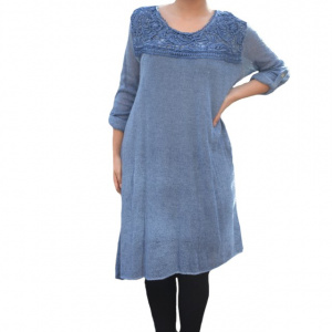 Rochie casual Leylla din tricot cu insertii de broderie ,nuanta de albastru