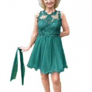 Rochie de nunta cu croi evazat, cu tul, nuanta de verde inchis