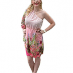 Rochie de plaja, cu o curelusa in talie din lantisor auriu
