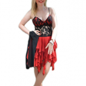 Rochie de seara rosie, design asimetric, cu insertii din dantela neagra