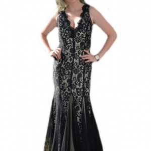 Rochie din dantela neagra pe fond crem, model tip sirena
