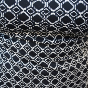 Rochie eleganta ce urmareste linia corpului, bicolora