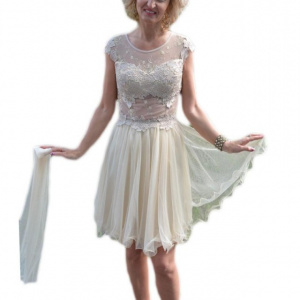 Rochie fina, bej, cu tul brodat si transparent in partea de sus