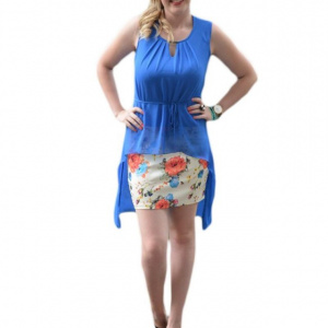 Rochie moderna nuanta albastra cu voal asimetric, design floral
