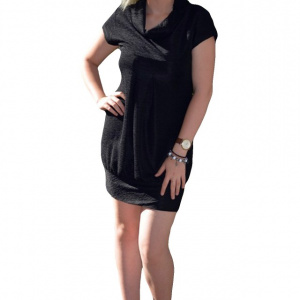 Rochie neagra, tinereasca, tip gogosar si mulata pe spate
