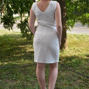Rochie tinereasca din material cu imprimeu in tesatura, alba