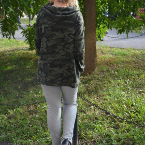 Bluza tinereasca tip sport, culoare verde inchis cu imprimeu chic