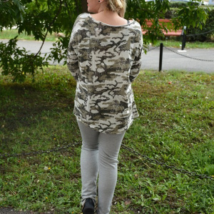 Bluza trendy cu maneca lunga, masura mare, nuanta verde cu alb