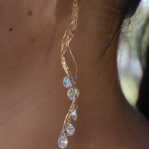 Cercei fashion din metal argintiu decorat cu pietre albastre