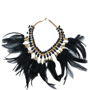 Colier chic, nuanta de negru, pene rafinate aplicate, pietre fine