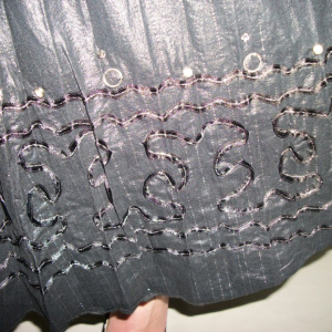 Fusta eleganta, neagra cu insertii de broderie argintie