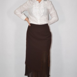 Fusta maro, model elegant cu design stratificat, de lungime midi