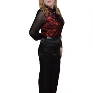 Pantalon usor lucios, talie inalta, nuanta de negru, curea clasica