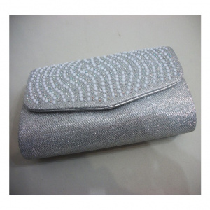 Poseta shic, cu perle mici decorative si strass-uri