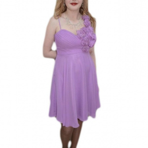 Rochie cu trandafiri, nuanta de mov, esarfa fashion inclusa