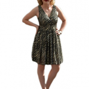 Rochie de ocazie, de culoare negru-auriu cu tiul fin
