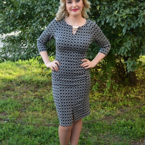 Rochie eleganta ce urmareste linia corpului, bicolora