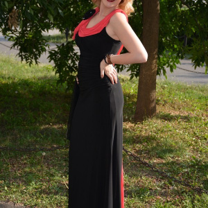 Rochie eleganta , de culoare neagra din jerse fin fronsata