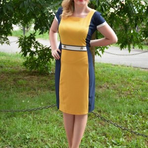 Rochie galbena cu croiala clasica si design cu nasturi in talie