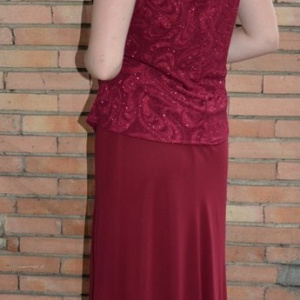 Rochie lunga de seara cu aspect de costum de nuanta marsala