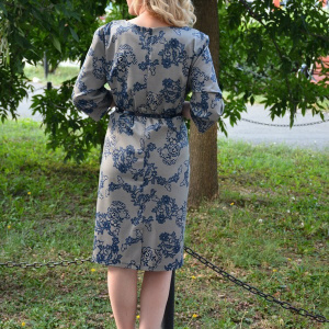 Rochie moderna, de culoare bleumarin, cu o curea