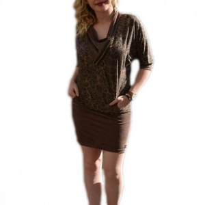 Rochie moderna, guler cazut, de culoare maro