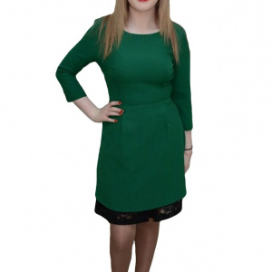 Rochie moderna, nuanta de verde, dantela aplicata la spate