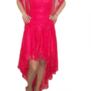 Rochie rafinata, cu trena, de efect, in nuanta de rosu, cu dantela