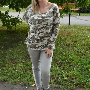 Bluza trendy cu maneca lunga, masura mare, nuanta verde cu alb