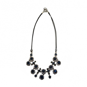 Colier rafinat cu cristale bleumarin-albe aranjate in forme florale