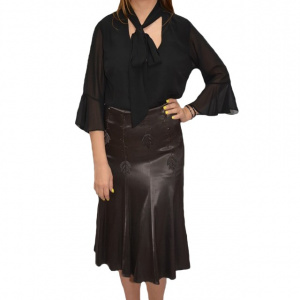 Fusta eleganta, in clos, material lucios, de culoare neagra, maro