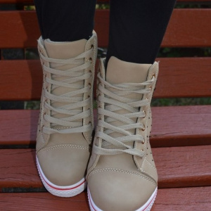 Gheata casual, de culoare bej, cu platforma alba