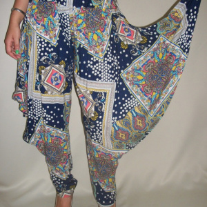 Pantaloni lungi, bleumarin, croi lejer la picioare