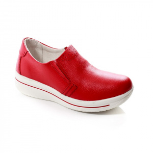 Pantof tineresc de culoare rosie, cu talpa groasa si varf rotund