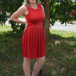 Rochie de primavara-vara, lejera, tinereasca. de culoare rosie