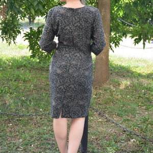 Rochie deosebita, de culoare gri, decorata cu o fundita