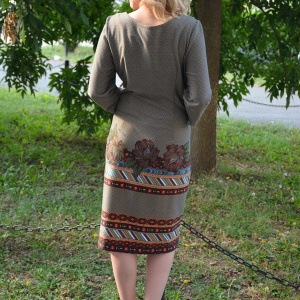 Rochie eleganta, cu flori in partea de jos, de culoare maro