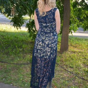 Rochie moderna cu trena, culoare bleumarin, din dantela fina