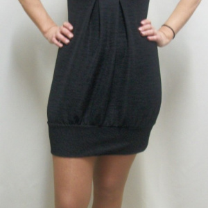 Rochie neagra, tinereasca, tip gogosar si mulata pe spate